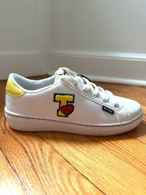 Skechers x BT21 Tata V TaeHyung White Sneaker Women’s Size 6